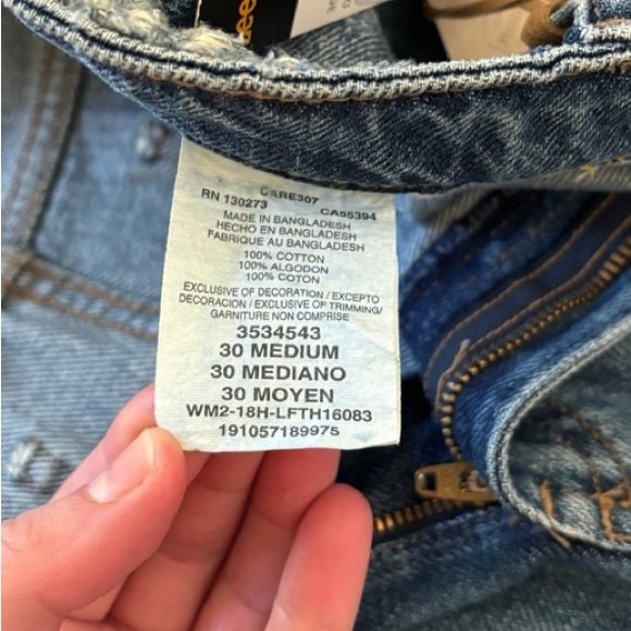 Free People for Lee High Rise Wide Leg Raw
Hem Cropped Jeans - Picture 4 of 9